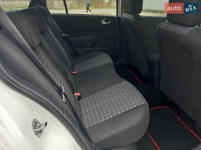 Білий Рено Меган, об'ємом двигуна 1.6 л та пробігом 201 тис. км за 5199 $, фото 38 на Automoto.ua