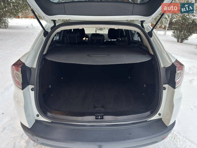 Белый Рено Меган, объемом двигателя 1.6 л и пробегом 225 тыс. км за 7600 $, фото 12 на Automoto.ua