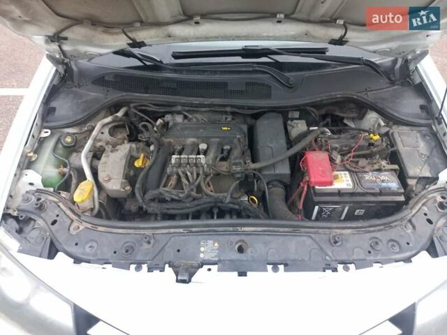 Белый Рено Меган, объемом двигателя 1.6 л и пробегом 247 тыс. км за 5100 $, фото 8 на Automoto.ua