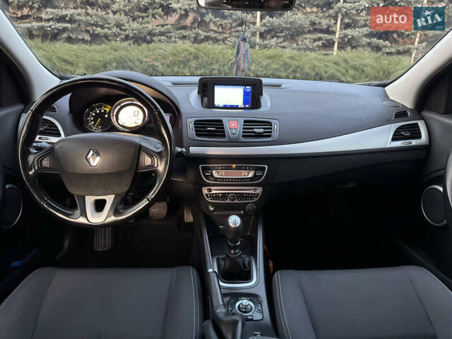 Белый Рено Меган, объемом двигателя 1.6 л и пробегом 220 тыс. км за 7600 $, фото 11 на Automoto.ua