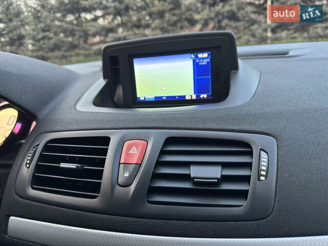 Белый Рено Меган, объемом двигателя 1.6 л и пробегом 220 тыс. км за 7600 $, фото 15 на Automoto.ua