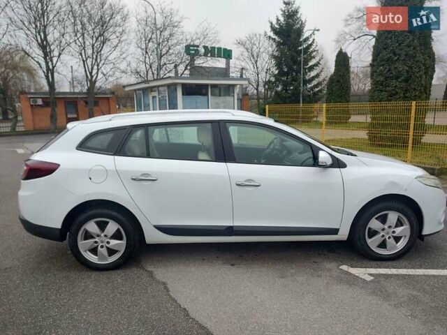 Белый Рено Меган, объемом двигателя 1.5 л и пробегом 267 тыс. км за 7000 $, фото 2 на Automoto.ua