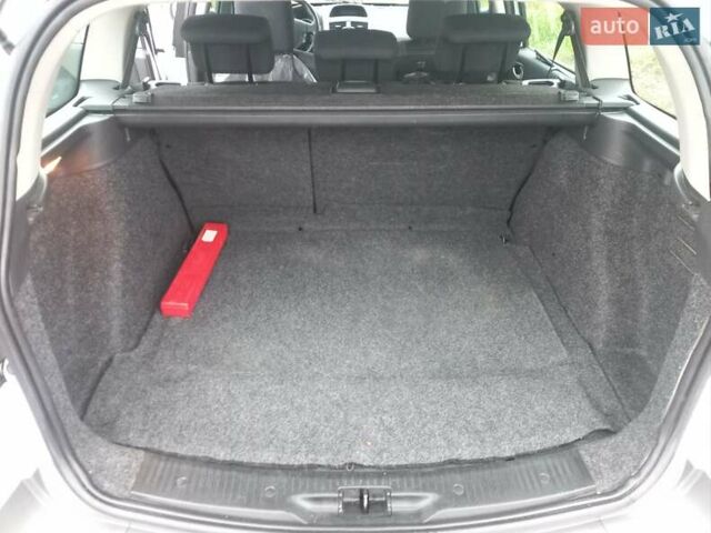 Белый Рено Меган, объемом двигателя 1.6 л и пробегом 247 тыс. км за 5100 $, фото 11 на Automoto.ua