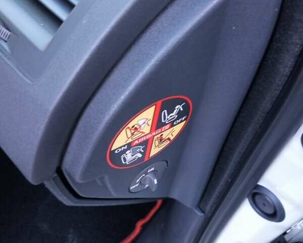 Білий Рено Меган, об'ємом двигуна 1.6 л та пробігом 201 тис. км за 5299 $, фото 38 на Automoto.ua