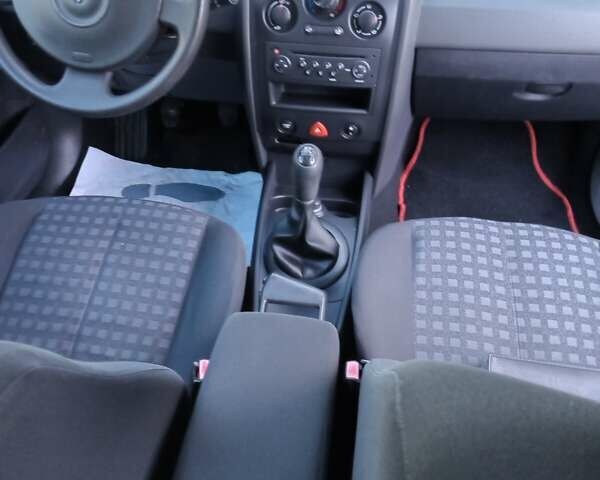 Білий Рено Меган, об'ємом двигуна 1.6 л та пробігом 201 тис. км за 5299 $, фото 35 на Automoto.ua