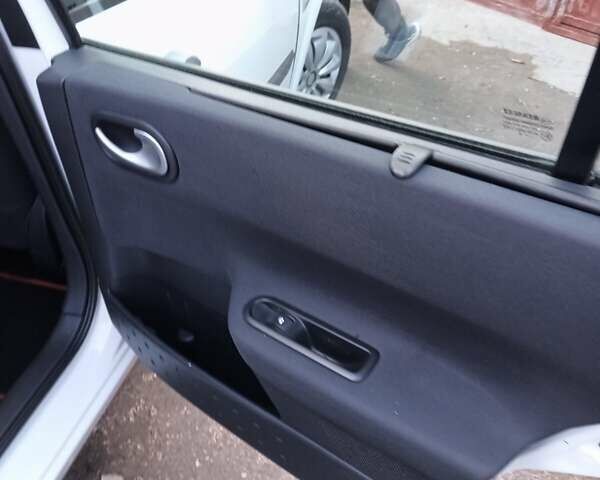 Білий Рено Меган, об'ємом двигуна 1.6 л та пробігом 201 тис. км за 5199 $, фото 79 на Automoto.ua