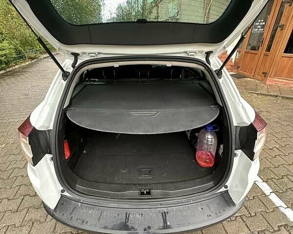 Белый Рено Меган, объемом двигателя 1.9 л и пробегом 360 тыс. км за 6300 $, фото 9 на Automoto.ua