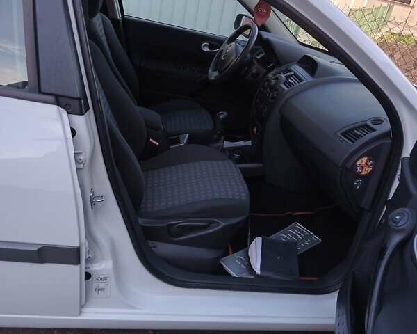 Білий Рено Меган, об'ємом двигуна 1.6 л та пробігом 201 тис. км за 5299 $, фото 26 на Automoto.ua