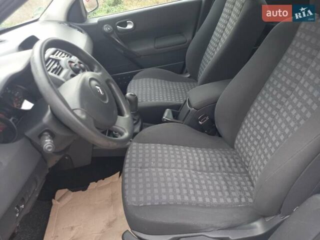 Білий Рено Меган, об'ємом двигуна 1.6 л та пробігом 201 тис. км за 5199 $, фото 29 на Automoto.ua