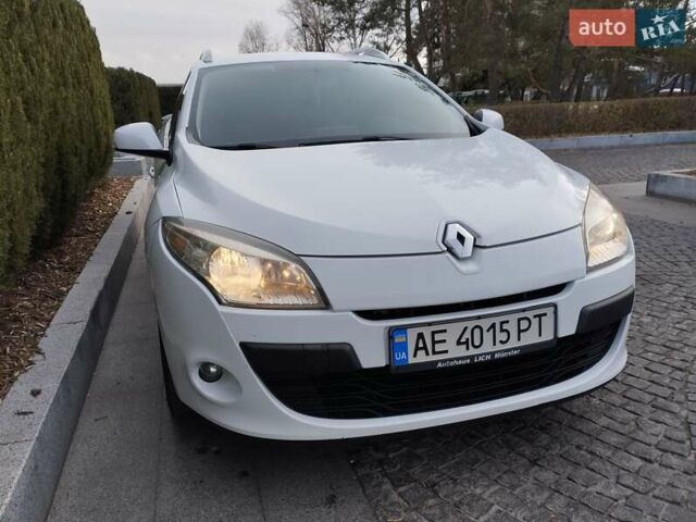 Білий Рено Меган, об'ємом двигуна 1.6 л та пробігом 227 тис. км за 6500 $, фото 1 на Automoto.ua