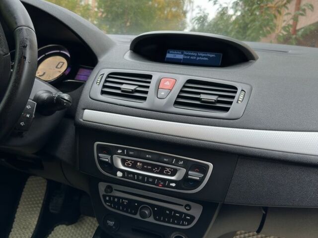 Белый Рено Меган, объемом двигателя 1.9 л и пробегом 360 тыс. км за 6900 $, фото 6 на Automoto.ua