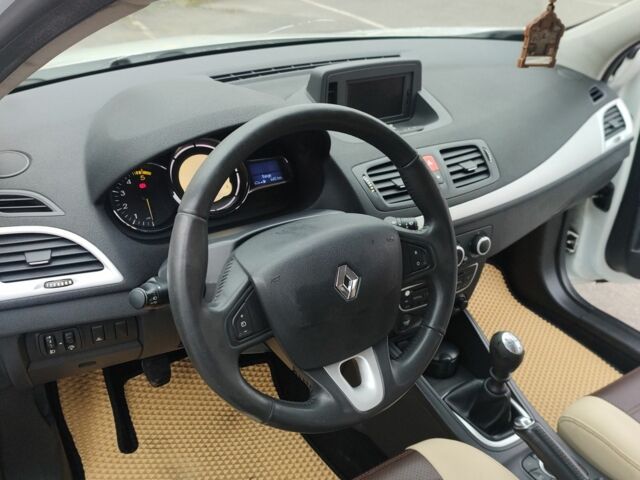 Белый Рено Меган, объемом двигателя 1.5 л и пробегом 267 тыс. км за 7052 $, фото 10 на Automoto.ua