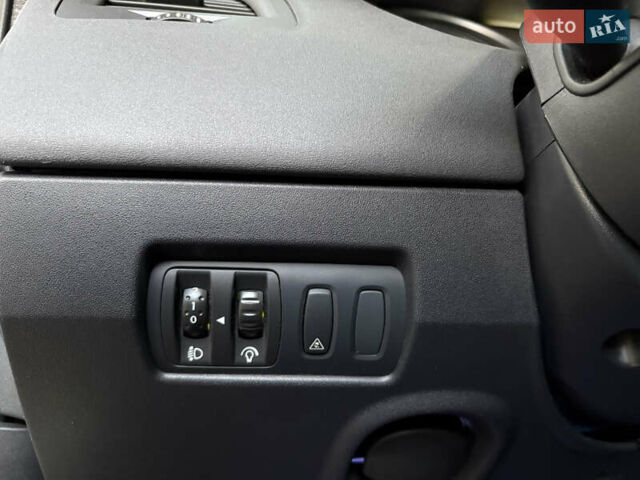 Білий Рено Меган, об'ємом двигуна 1.5 л та пробігом 277 тис. км за 6000 $, фото 15 на Automoto.ua