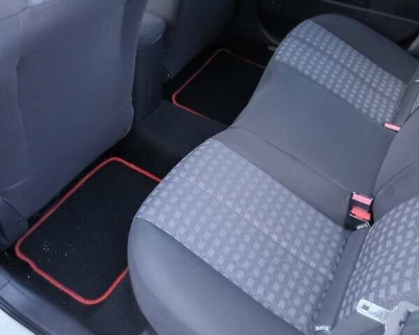 Білий Рено Меган, об'ємом двигуна 1.6 л та пробігом 201 тис. км за 5299 $, фото 47 на Automoto.ua