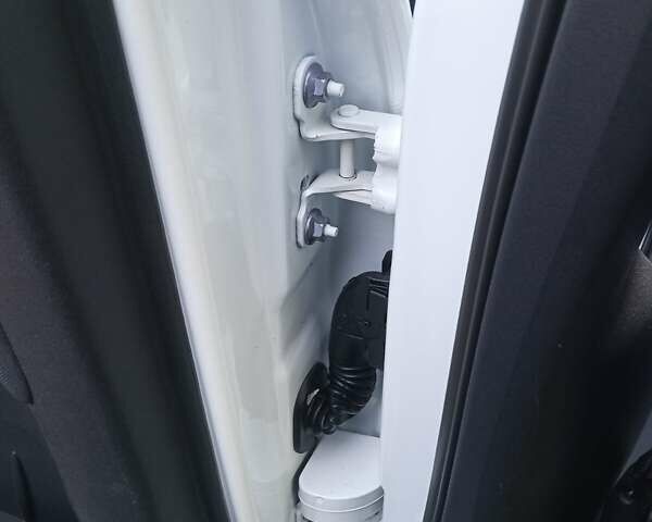 Білий Рено Меган, об'ємом двигуна 1.6 л та пробігом 201 тис. км за 5299 $, фото 93 на Automoto.ua