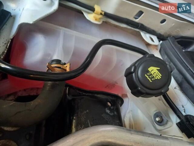 Білий Рено Меган, об'ємом двигуна 1.6 л та пробігом 201 тис. км за 5199 $, фото 49 на Automoto.ua