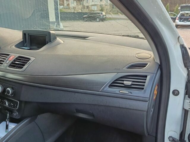 Белый Рено Меган, объемом двигателя 1.5 л и пробегом 205 тыс. км за 6999 $, фото 4 на Automoto.ua