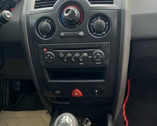 Білий Рено Меган, об'ємом двигуна 1.6 л та пробігом 201 тис. км за 5199 $, фото 34 на Automoto.ua