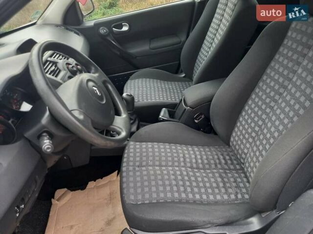 Білий Рено Меган, об'ємом двигуна 1.6 л та пробігом 201 тис. км за 5199 $, фото 28 на Automoto.ua