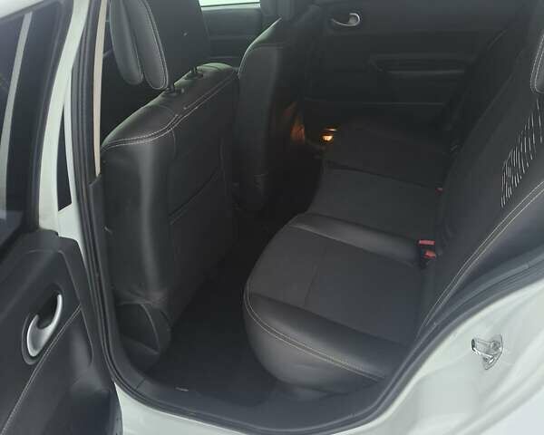 Белый Рено Меган, объемом двигателя 1.5 л и пробегом 318 тыс. км за 5000 $, фото 11 на Automoto.ua