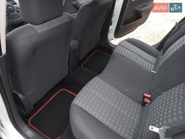 Білий Рено Меган, об'ємом двигуна 1.6 л та пробігом 201 тис. км за 5199 $, фото 44 на Automoto.ua