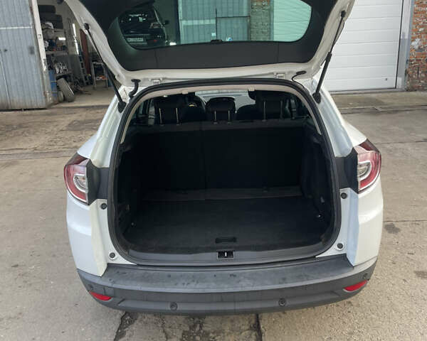 Белый Рено Меган, объемом двигателя 1.4 л и пробегом 163 тыс. км за 5800 $, фото 5 на Automoto.ua