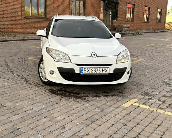 Білий Рено Меган, об'ємом двигуна 1.4 л та пробігом 223 тис. км за 6100 $, фото 1 на Automoto.ua