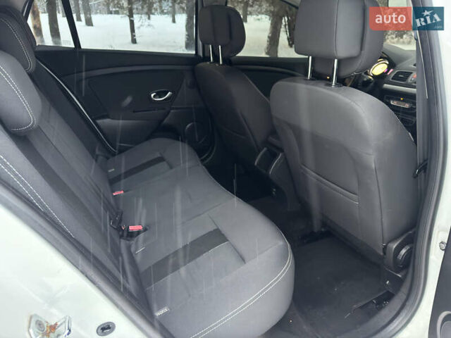 Белый Рено Меган, объемом двигателя 1.6 л и пробегом 225 тыс. км за 7600 $, фото 11 на Automoto.ua