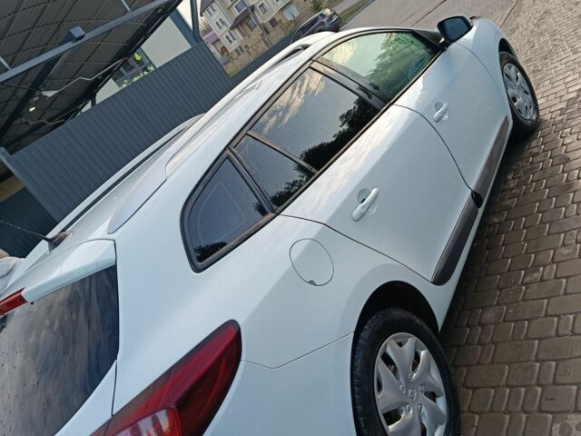 Белый Рено Меган, объемом двигателя 1.5 л и пробегом 205 тыс. км за 6999 $, фото 1 на Automoto.ua