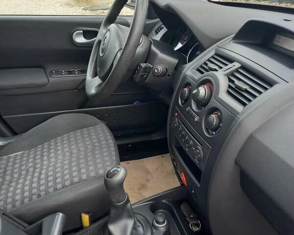 Білий Рено Меган, об'ємом двигуна 1.6 л та пробігом 201 тис. км за 5199 $, фото 33 на Automoto.ua