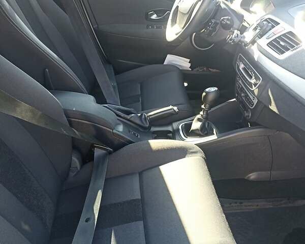 Белый Рено Меган, объемом двигателя 1.6 л и пробегом 232 тыс. км за 7200 $, фото 1 на Automoto.ua