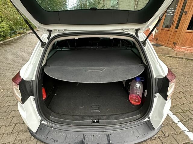 Белый Рено Меган, объемом двигателя 1.9 л и пробегом 360 тыс. км за 6900 $, фото 10 на Automoto.ua