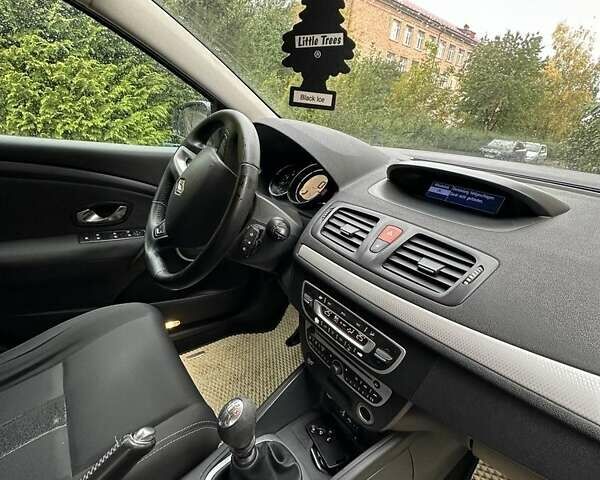 Белый Рено Меган, объемом двигателя 1.9 л и пробегом 360 тыс. км за 6300 $, фото 6 на Automoto.ua