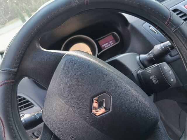 Белый Рено Меган, объемом двигателя 1.5 л и пробегом 205 тыс. км за 6999 $, фото 5 на Automoto.ua