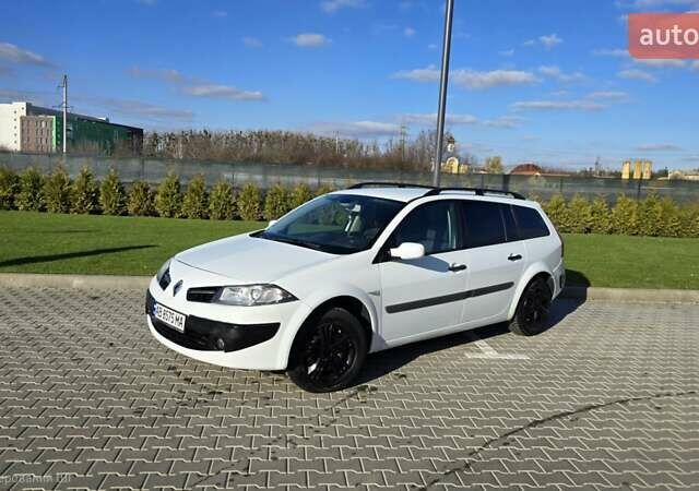 Білий Рено Меган, об'ємом двигуна 1.6 л та пробігом 250 тис. км за 5390 $, фото 12 на Automoto.ua