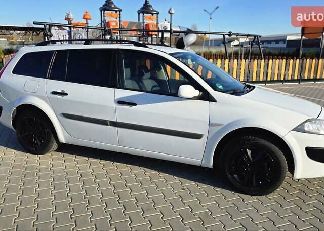 Білий Рено Меган, об'ємом двигуна 1.6 л та пробігом 250 тис. км за 5390 $, фото 4 на Automoto.ua