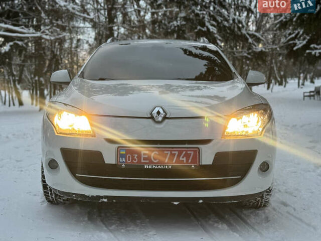 Белый Рено Меган, объемом двигателя 1.6 л и пробегом 225 тыс. км за 7600 $, фото 5 на Automoto.ua