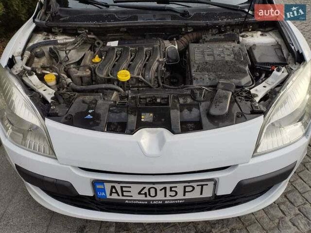 Білий Рено Меган, об'ємом двигуна 1.6 л та пробігом 227 тис. км за 6500 $, фото 31 на Automoto.ua