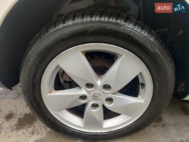Белый Рено Меган, объемом двигателя 1.5 л и пробегом 267 тыс. км за 7000 $, фото 30 на Automoto.ua
