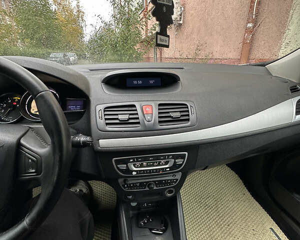 Белый Рено Меган, объемом двигателя 1.9 л и пробегом 360 тыс. км за 6900 $, фото 1 на Automoto.ua