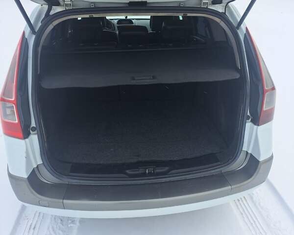 Белый Рено Меган, объемом двигателя 1.5 л и пробегом 318 тыс. км за 5000 $, фото 10 на Automoto.ua