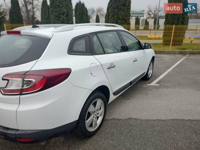 Белый Рено Меган, объемом двигателя 1.5 л и пробегом 267 тыс. км за 7000 $, фото 4 на Automoto.ua