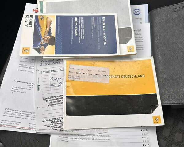 Белый Рено Меган, объемом двигателя 1.6 л и пробегом 145 тыс. км за 5500 $, фото 18 на Automoto.ua