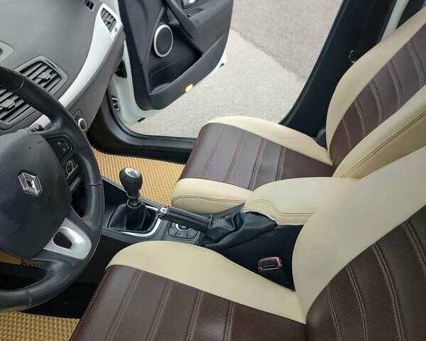 Белый Рено Меган, объемом двигателя 1.5 л и пробегом 267 тыс. км за 7000 $, фото 14 на Automoto.ua