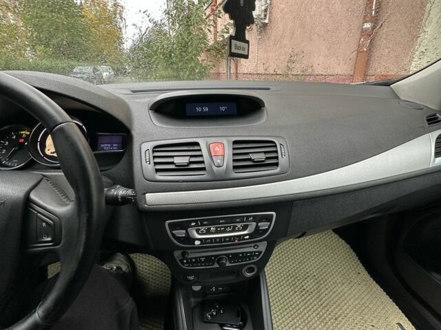 Белый Рено Меган, объемом двигателя 1.9 л и пробегом 360 тыс. км за 6900 $, фото 17 на Automoto.ua