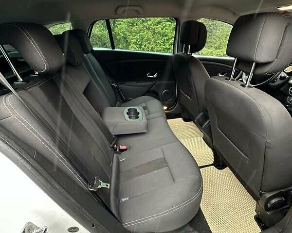 Белый Рено Меган, объемом двигателя 1.9 л и пробегом 360 тыс. км за 6300 $, фото 8 на Automoto.ua