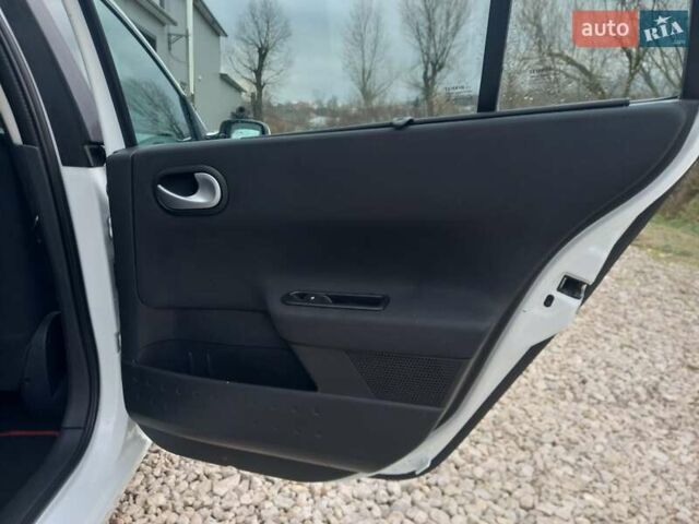 Білий Рено Меган, об'ємом двигуна 1.6 л та пробігом 201 тис. км за 5199 $, фото 39 на Automoto.ua