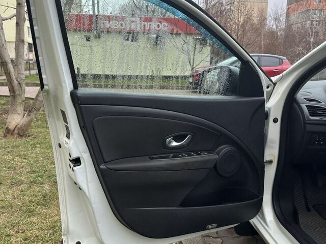 Белый Рено Меган, объемом двигателя 1.5 л и пробегом 220 тыс. км за 6700 $, фото 19 на Automoto.ua