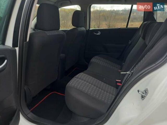 Білий Рено Меган, об'ємом двигуна 1.6 л та пробігом 201 тис. км за 5199 $, фото 32 на Automoto.ua