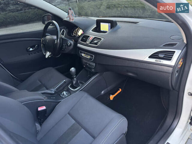 Белый Рено Меган, объемом двигателя 1.6 л и пробегом 220 тыс. км за 7600 $, фото 10 на Automoto.ua